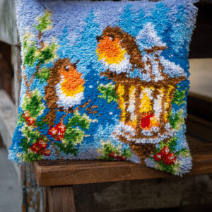 Vervaco Latch Hook Kit: Cushion: Robins with Christmas - Image 2