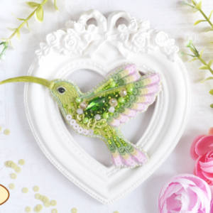 Tela Artis Brooch Making Kit - Humming Bird Olivia - Image 1