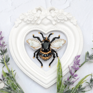 Tela Artis Brooch Making Kit - Bee - Image 1