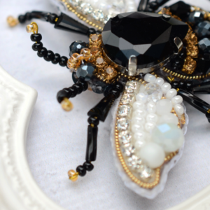 Tela Artis Brooch Making Kit - Bee - Image 5