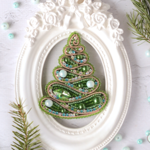 Tela Artis Brooch Making Kit - Snowy Spruce - Image 1