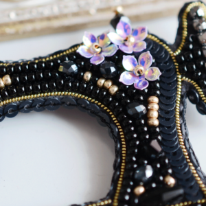 Tela Artis Brooch Making Kit - Black Sewing Machine - Image 3